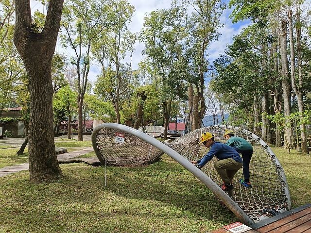 初鹿牧場 | 台東必遊親子景點.寬廣草原令人心曠神怡.近距離餵食動物好好玩!