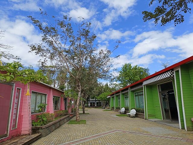 初鹿牧場 | 台東必遊親子景點.寬廣草原令人心曠神怡.近距離餵食動物好好玩!