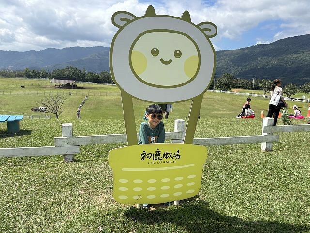 初鹿牧場 | 台東必遊親子景點.寬廣草原令人心曠神怡.近距離餵食動物好好玩!