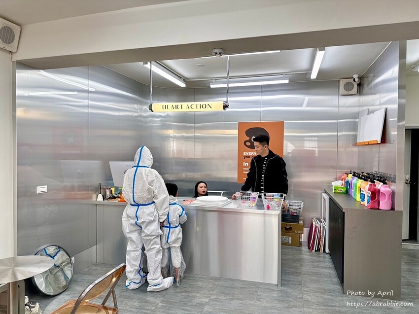 台中市西區嗨畫-竟然連天花板和牆壁都可以畫！適合親子同樂、約會的好選擇