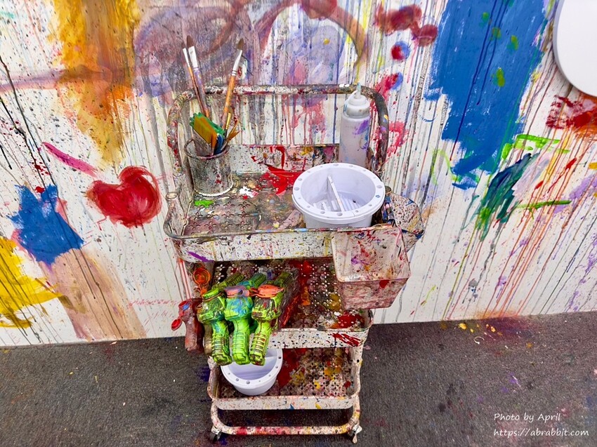 台中市西區嗨畫-竟然連天花板和牆壁都可以畫！適合親子同樂、約會的好選擇