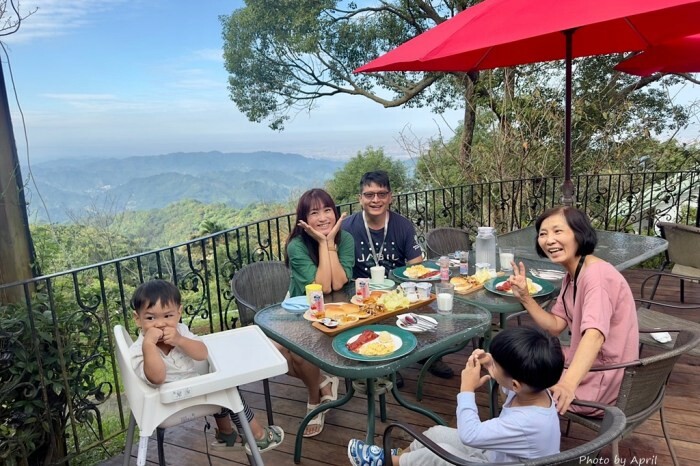 台中市西區嗨畫-竟然連天花板和牆壁都可以畫！適合親子同樂、約會的好選擇