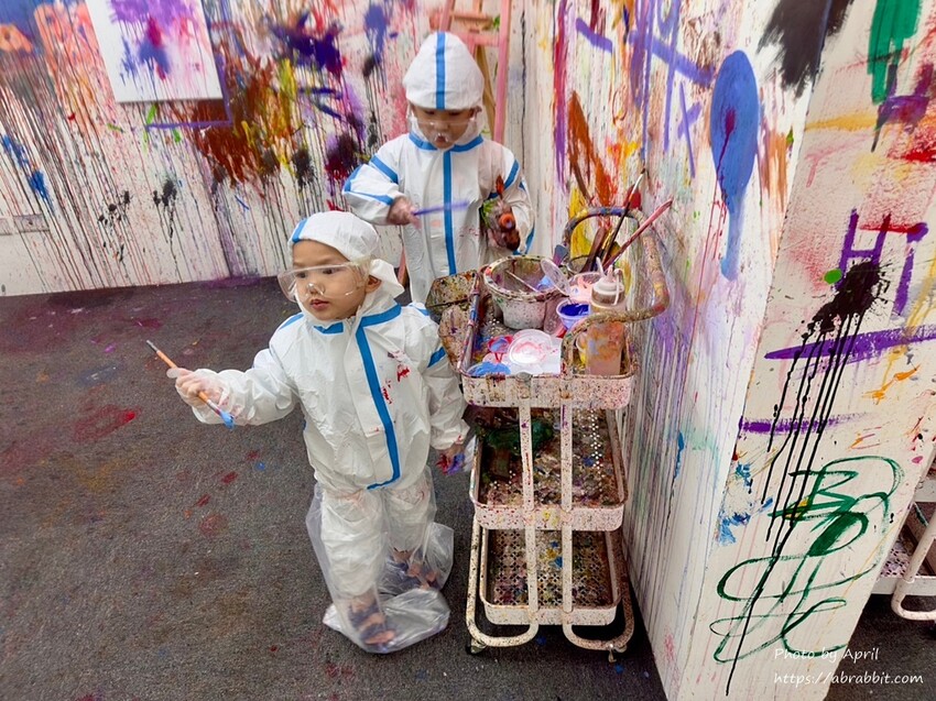 台中市西區嗨畫-竟然連天花板和牆壁都可以畫！適合親子同樂、約會的好選擇