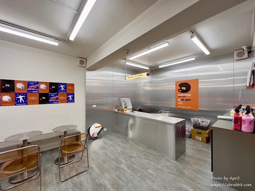 台中市西區嗨畫-竟然連天花板和牆壁都可以畫！適合親子同樂、約會的好選擇