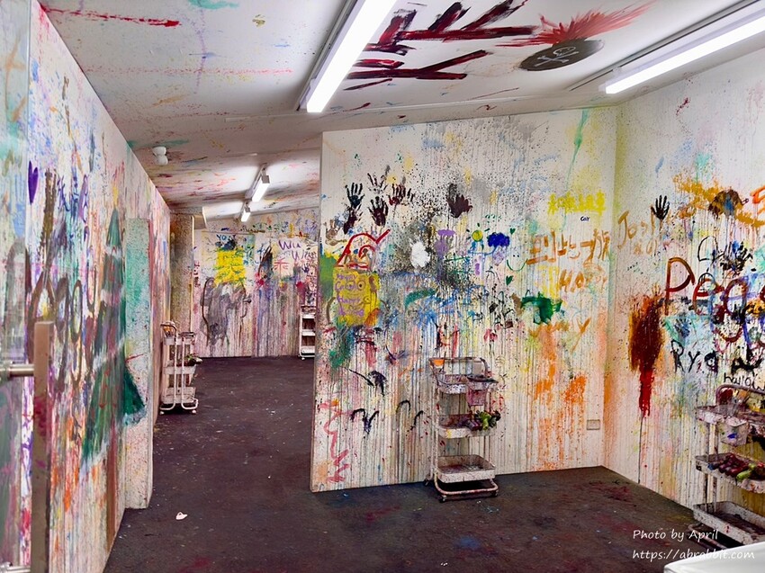 台中市西區嗨畫-竟然連天花板和牆壁都可以畫！適合親子同樂、約會的好選擇