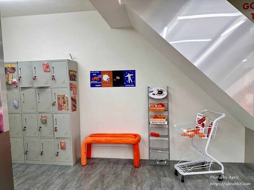 台中市西區嗨畫-竟然連天花板和牆壁都可以畫！適合親子同樂、約會的好選擇