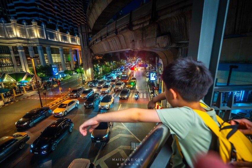 泰國【泰國曼谷住宿推薦】MOXY BANGKOK RATCHAPRASONG ～晚餐篇！CRAFTED COCKTAILS越晚越開心，曼谷夜生活就是