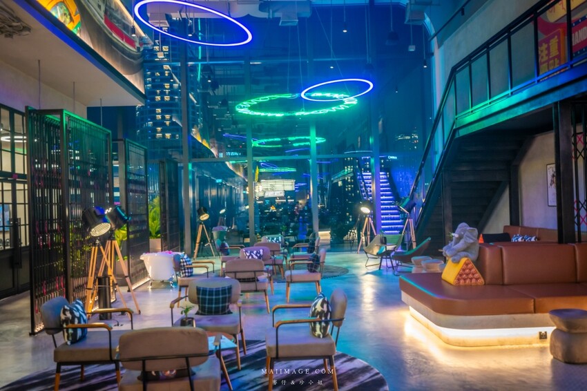 泰國【泰國曼谷住宿推薦】MOXY BANGKOK RATCHAPRASONG ～晚餐篇！CRAFTED COCKTAILS越晚越開心，曼谷夜生活就是