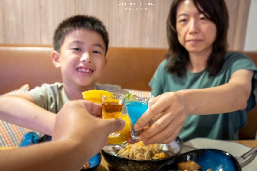 泰國【泰國曼谷住宿推薦】MOXY BANGKOK RATCHAPRASONG ～晚餐篇！CRAFTED COCKTAILS越晚越開心，曼谷夜生活就是