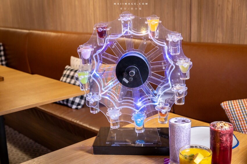 泰國【泰國曼谷住宿推薦】MOXY BANGKOK RATCHAPRASONG ～晚餐篇！CRAFTED COCKTAILS越晚越開心，曼谷夜生活就是