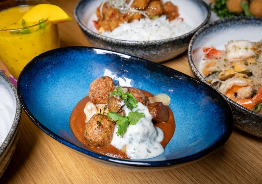 泰國【泰國曼谷住宿推薦】MOXY BANGKOK RATCHAPRASONG ～晚餐篇！CRAFTED COCKTAILS越晚越開心，曼谷夜生活就是