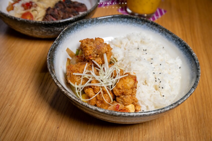 泰國【泰國曼谷住宿推薦】MOXY BANGKOK RATCHAPRASONG ～晚餐篇！CRAFTED COCKTAILS越晚越開心，曼谷夜生活就是