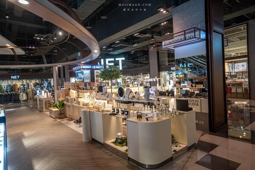 桃園市中壢區【桃園景點推薦】2024大江購物中心週年慶開跑囉！輕鬆享優惠~饗美食~想購物~讓你越逛越意猶未盡! 全年停車