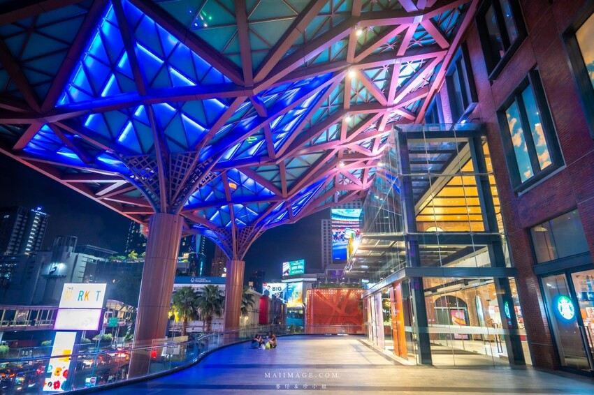 泰國【泰國曼谷住宿推薦】MOXY BANGKOK RATCHAPRASONG ～晚餐篇！CRAFTED COCKTAILS越晚越開心，曼谷夜生活就是