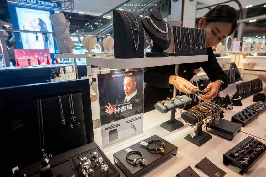 桃園市中壢區【桃園景點推薦】2024大江購物中心週年慶開跑囉！輕鬆享優惠~饗美食~想購物~讓你越逛越意猶未盡! 全年停車