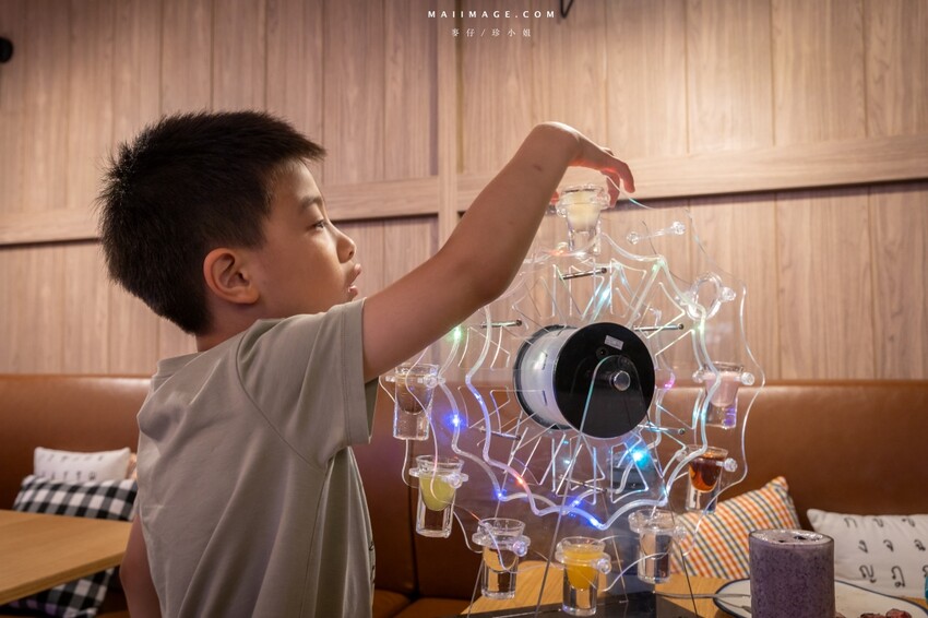 泰國【泰國曼谷住宿推薦】MOXY BANGKOK RATCHAPRASONG ～晚餐篇！CRAFTED COCKTAILS越晚越開心，曼谷夜生活就是