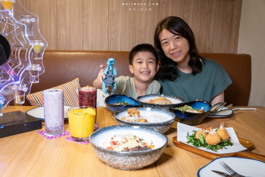 泰國【泰國曼谷住宿推薦】MOXY BANGKOK RATCHAPRASONG ～晚餐篇！CRAFTED COCKTAILS越晚越開心，曼谷夜生活就是