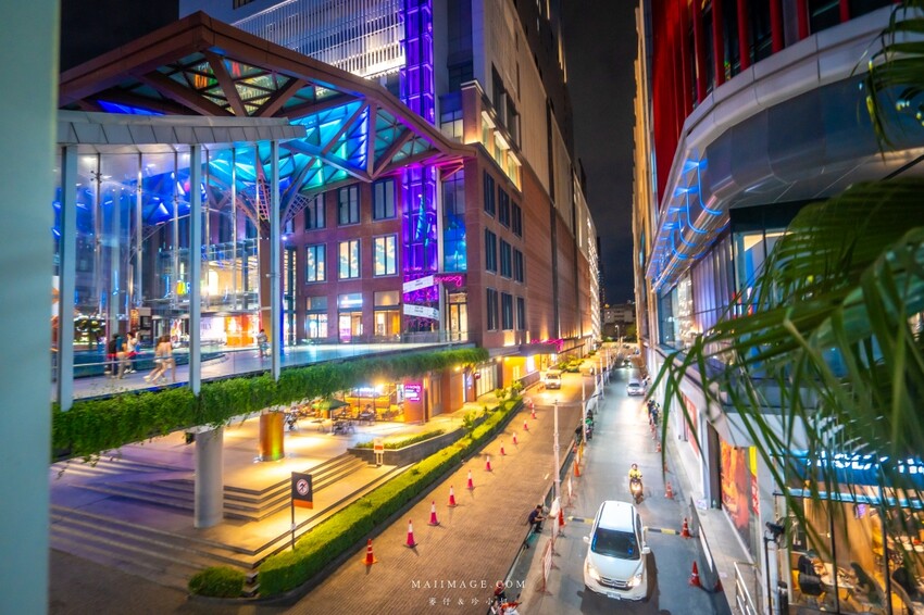 泰國【泰國曼谷住宿推薦】MOXY BANGKOK RATCHAPRASONG ～晚餐篇！CRAFTED COCKTAILS越晚越開心，曼谷夜生活就是