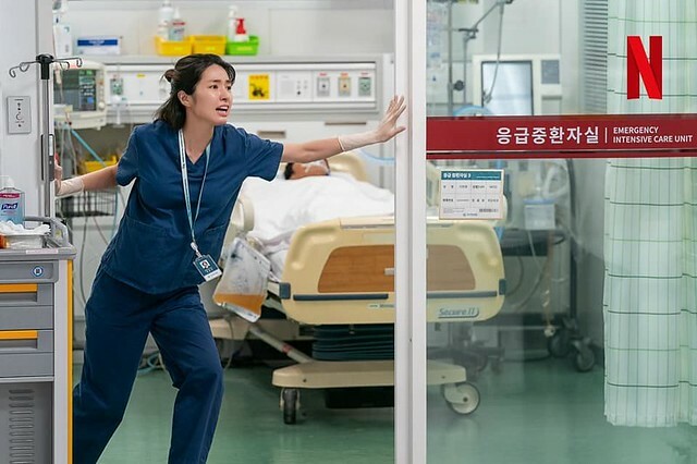 The TV drama posters and stills of  Netflix 平台播出的原創韓劇《外傷重症中心》(중증외상센터/Severe Trauma Center) was launching from Jan 24, 2025 at Netflix.