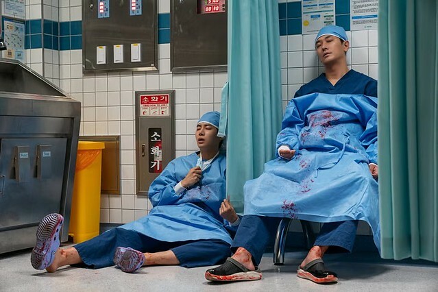 The TV drama posters and stills of  Netflix 平台播出的原創韓劇《外傷重症中心》(중증외상센터/Severe Trauma Center) was launching from Jan 24, 2025 at Netflix.