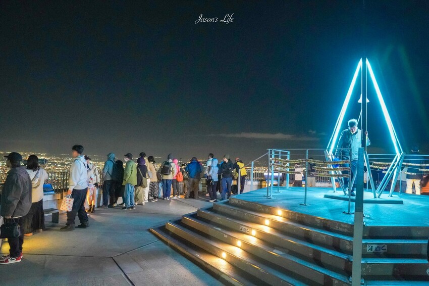 日本【北海道札幌│景點】札幌藻岩山夜景攻略。交通方式、纜車票價、最佳觀賞時間一次看!