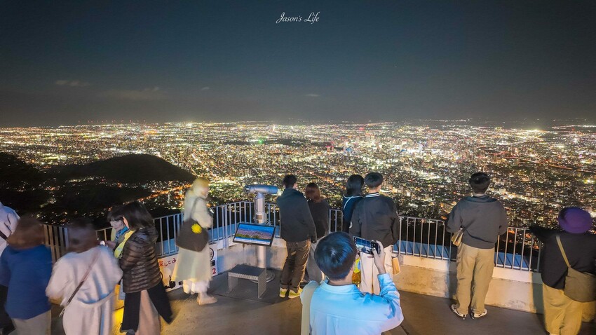 日本【北海道札幌│景點】札幌藻岩山夜景攻略。交通方式、纜車票價、最佳觀賞時間一次看!