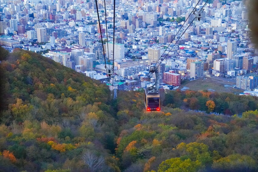 日本【北海道札幌│景點】札幌藻岩山夜景攻略。交通方式、纜車票價、最佳觀賞時間一次看!