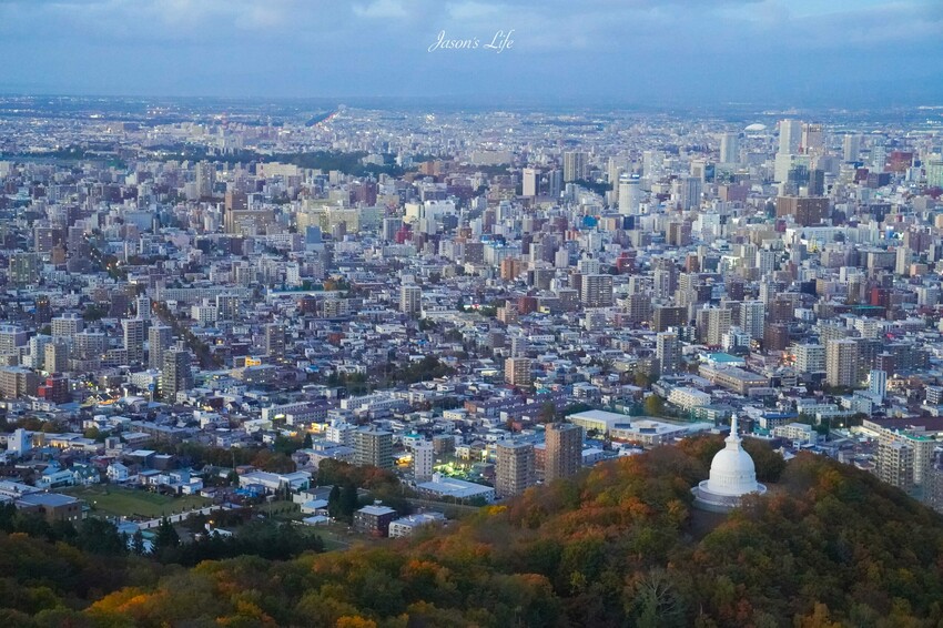 日本【北海道札幌│景點】札幌藻岩山夜景攻略。交通方式、纜車票價、最佳觀賞時間一次看!