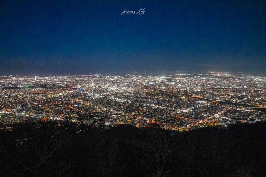 日本【北海道札幌│景點】札幌藻岩山夜景攻略。交通方式、纜車票價、最佳觀賞時間一次看!