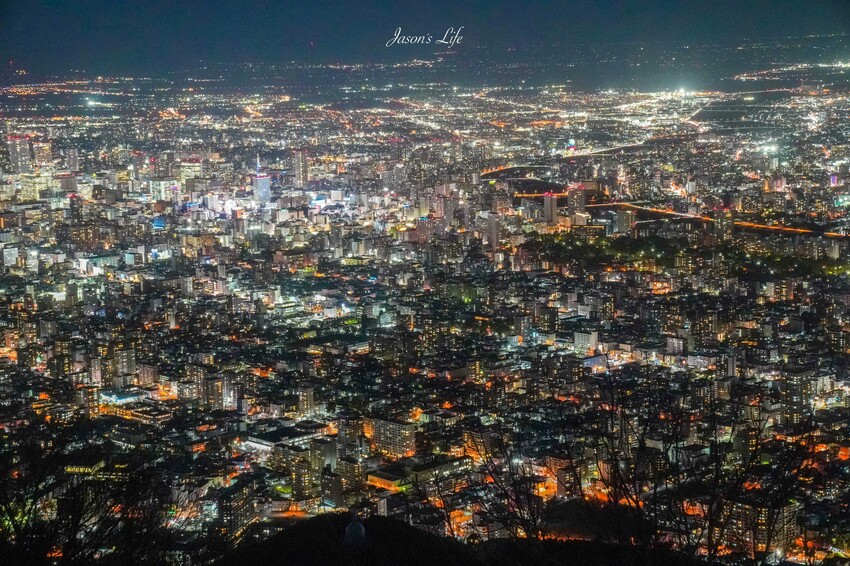日本【北海道札幌│景點】札幌藻岩山夜景攻略。交通方式、纜車票價、最佳觀賞時間一次看!
