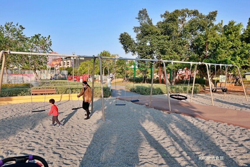 彰化縣員林市員林兔鹿馬公園｜員林市免費景點推薦共融公園好玩！小小消防車、高塔溜滑梯、極速滑索丘