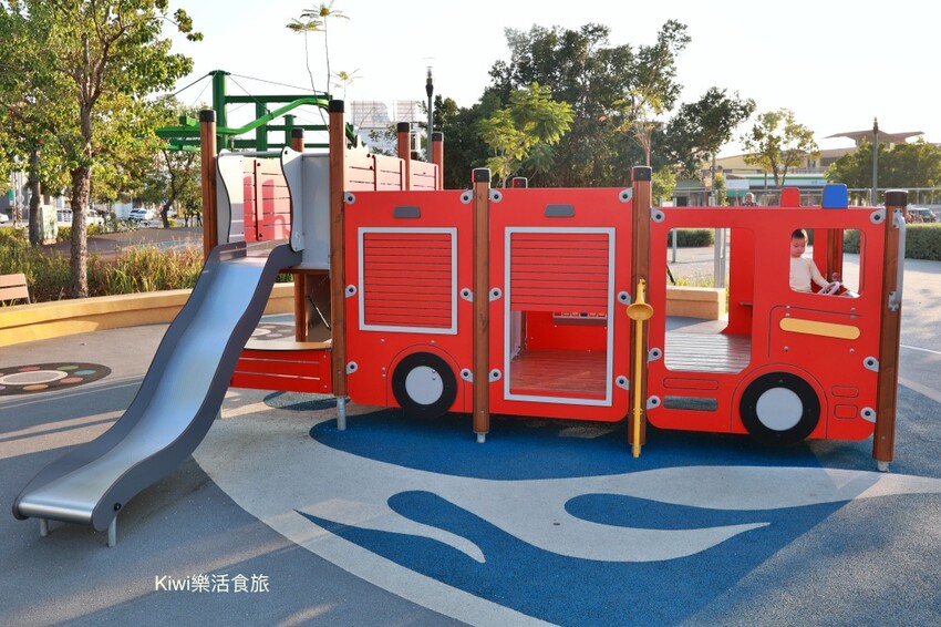 彰化縣員林市員林兔鹿馬公園｜員林市免費景點推薦共融公園好玩！小小消防車、高塔溜滑梯、極速滑索丘