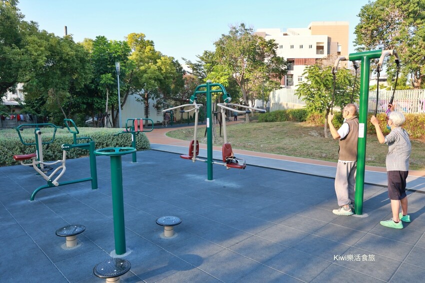 彰化縣員林市員林兔鹿馬公園｜員林市免費景點推薦共融公園好玩！小小消防車、高塔溜滑梯、極速滑索丘