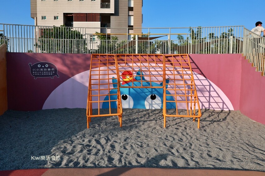 彰化縣員林市員林兔鹿馬公園｜員林市免費景點推薦共融公園好玩！小小消防車、高塔溜滑梯、極速滑索丘