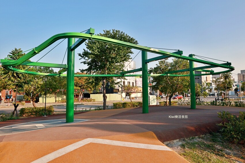 彰化縣員林市員林兔鹿馬公園｜員林市免費景點推薦共融公園好玩！小小消防車、高塔溜滑梯、極速滑索丘