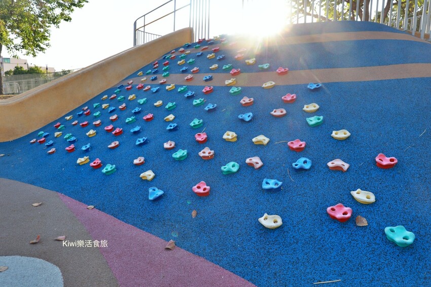 彰化縣員林市員林兔鹿馬公園｜員林市免費景點推薦共融公園好玩！小小消防車、高塔溜滑梯、極速滑索丘