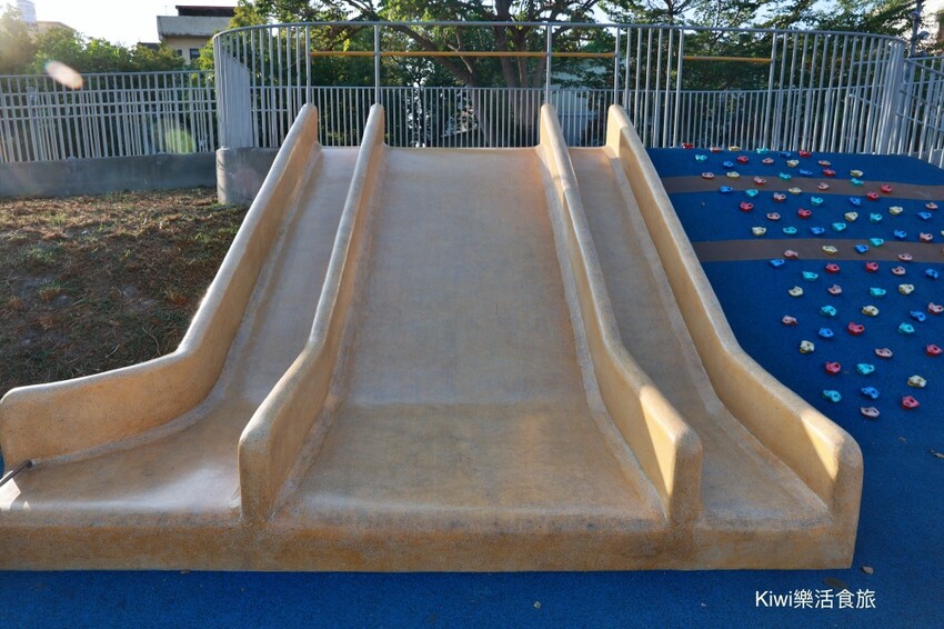 彰化縣員林市員林兔鹿馬公園｜員林市免費景點推薦共融公園好玩！小小消防車、高塔溜滑梯、極速滑索丘