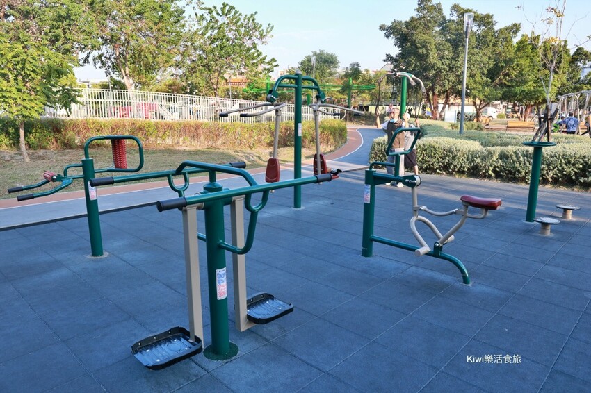 彰化縣員林市員林兔鹿馬公園｜員林市免費景點推薦共融公園好玩！小小消防車、高塔溜滑梯、極速滑索丘