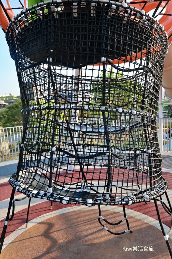 彰化縣員林市員林兔鹿馬公園｜員林市免費景點推薦共融公園好玩！小小消防車、高塔溜滑梯、極速滑索丘