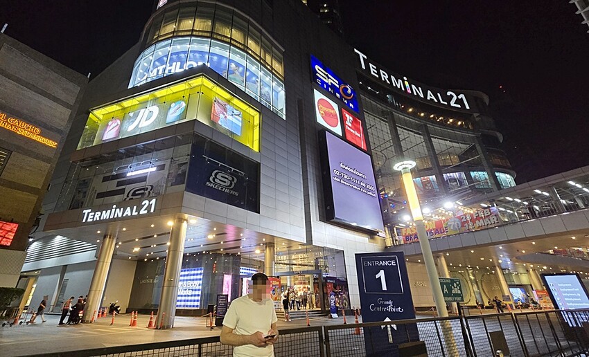 泰國曼谷Terminal 21 Asok,曼谷最好買最好逛的航站主題購物中心,美食、購物、美妝、玩樂一次達陣!!