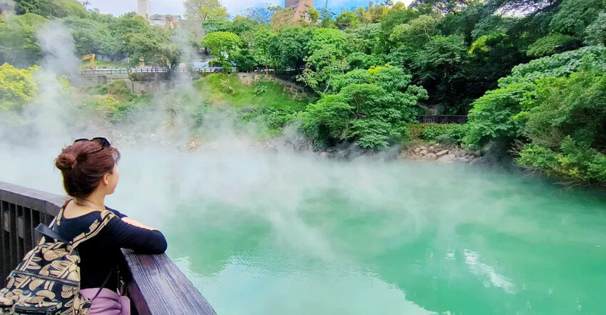 台北市北投區北投免費景點【硫磺谷泡腳池】硫磺谷地熱景觀區享受暖呼呼的白磺溫泉,還可以欣賞火山地熱景觀