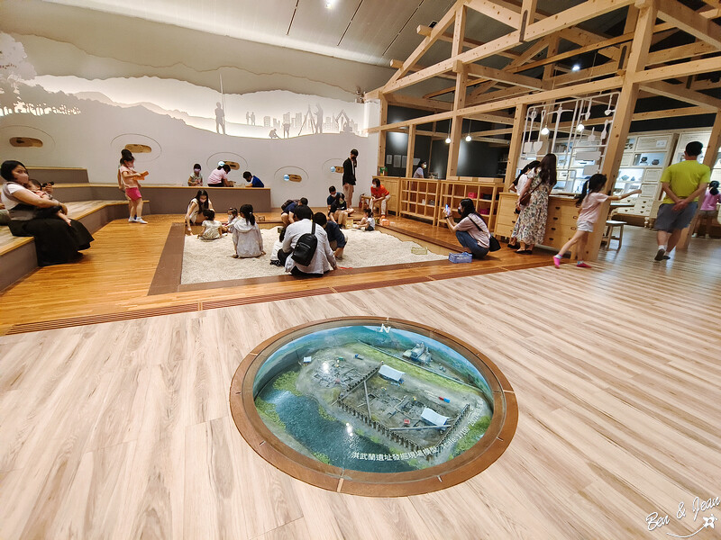 宜蘭縣頭城鎮【兒童考古探索廳】50 元就能在蘭陽博物館挖沙當考古學家！6歲以下免費玩