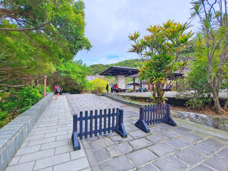 台北市北投區北投免費景點【硫磺谷泡腳池】硫磺谷地熱景觀區享受暖呼呼的白磺溫泉,還可以欣賞火山地熱景觀