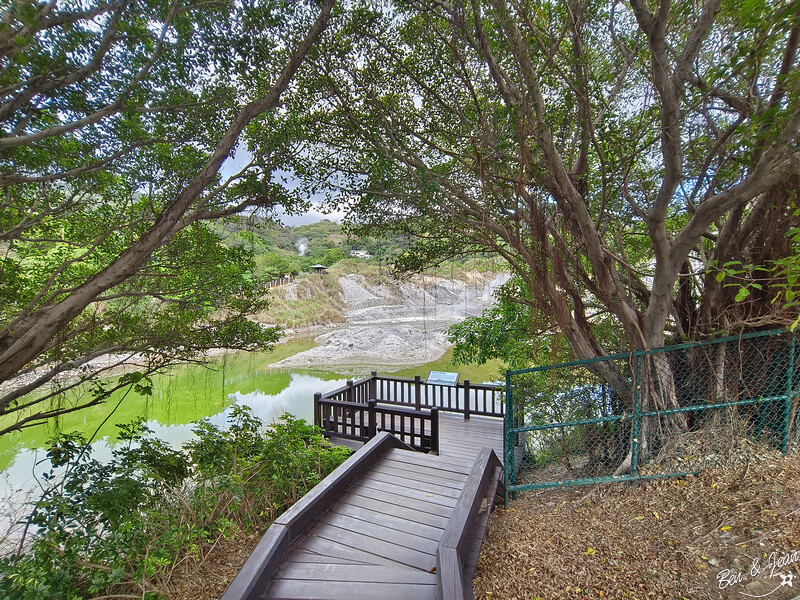台北市北投區北投免費景點【硫磺谷泡腳池】硫磺谷地熱景觀區享受暖呼呼的白磺溫泉,還可以欣賞火山地熱景觀