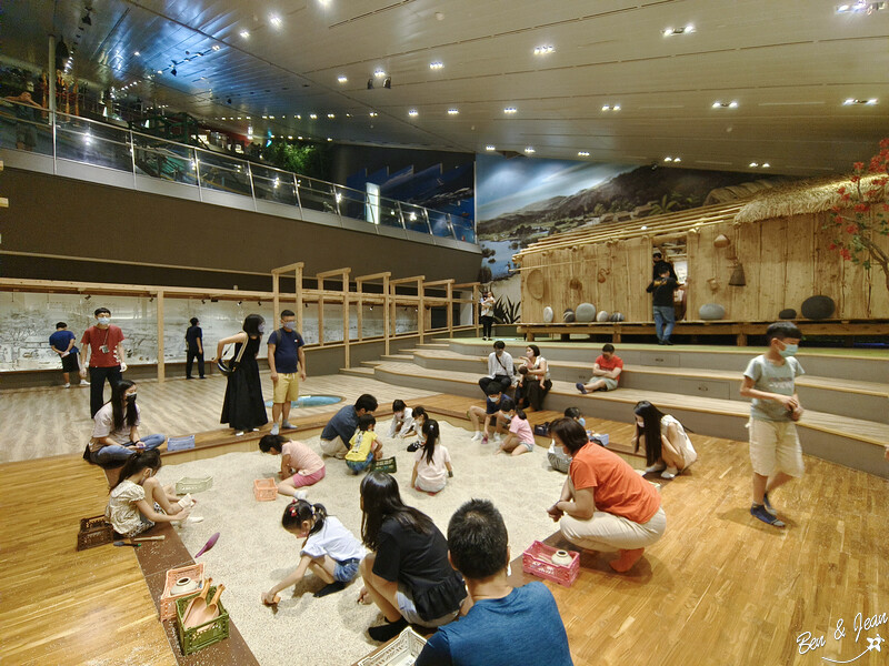 宜蘭縣頭城鎮【兒童考古探索廳】50 元就能在蘭陽博物館挖沙當考古學家！6歲以下免費玩