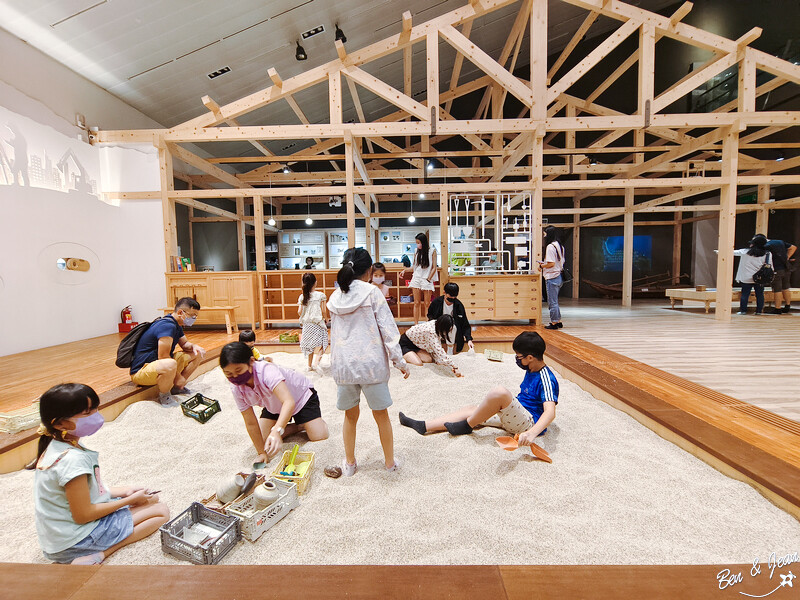宜蘭縣頭城鎮【兒童考古探索廳】50 元就能在蘭陽博物館挖沙當考古學家！6歲以下免費玩