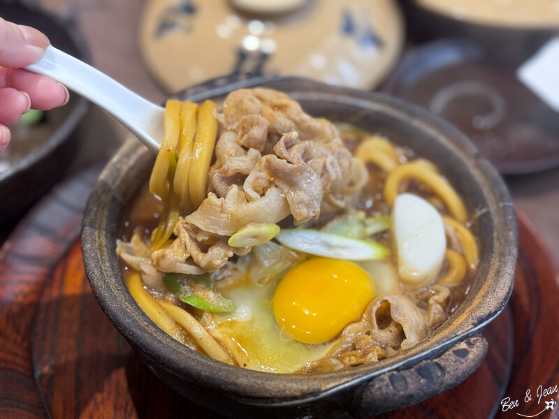 日本山本屋總本家味噌烏龍麵》近百年歷史的名古屋超人氣特色料理「味噌烏龍麵」,麵條超Q硬口感真特別