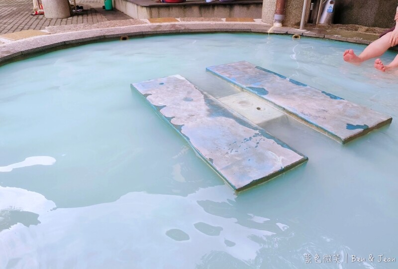 台北市北投區北投免費景點【硫磺谷泡腳池】硫磺谷地熱景觀區享受暖呼呼的白磺溫泉,還可以欣賞火山地熱景觀