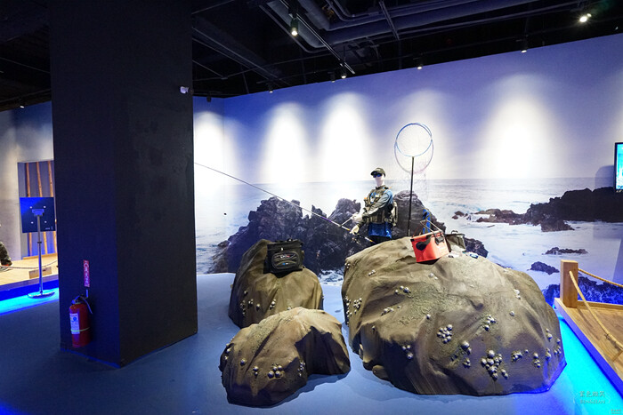 台中市南區【寶熊漁樂碼頭】全台最大巨無霸旋轉釣魚機！魚拓DIY、釣魚故事館、海洋教育～超有趣