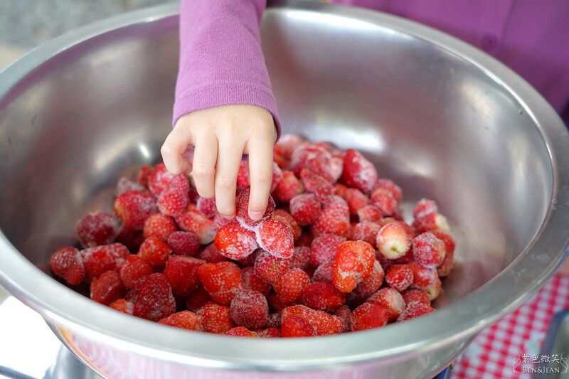 台北市內湖區【東林草莓園】台北內湖草莓季，草莓果醬鬆餅DIY、賞蜂趣，順遊白石湖吊橋及碧山巖